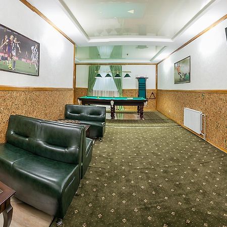 Arena Hotel Poltava Buitenkant foto