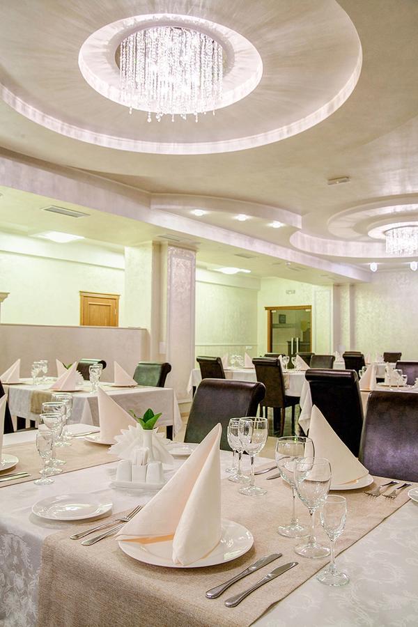 Arena Hotel Poltava Buitenkant foto